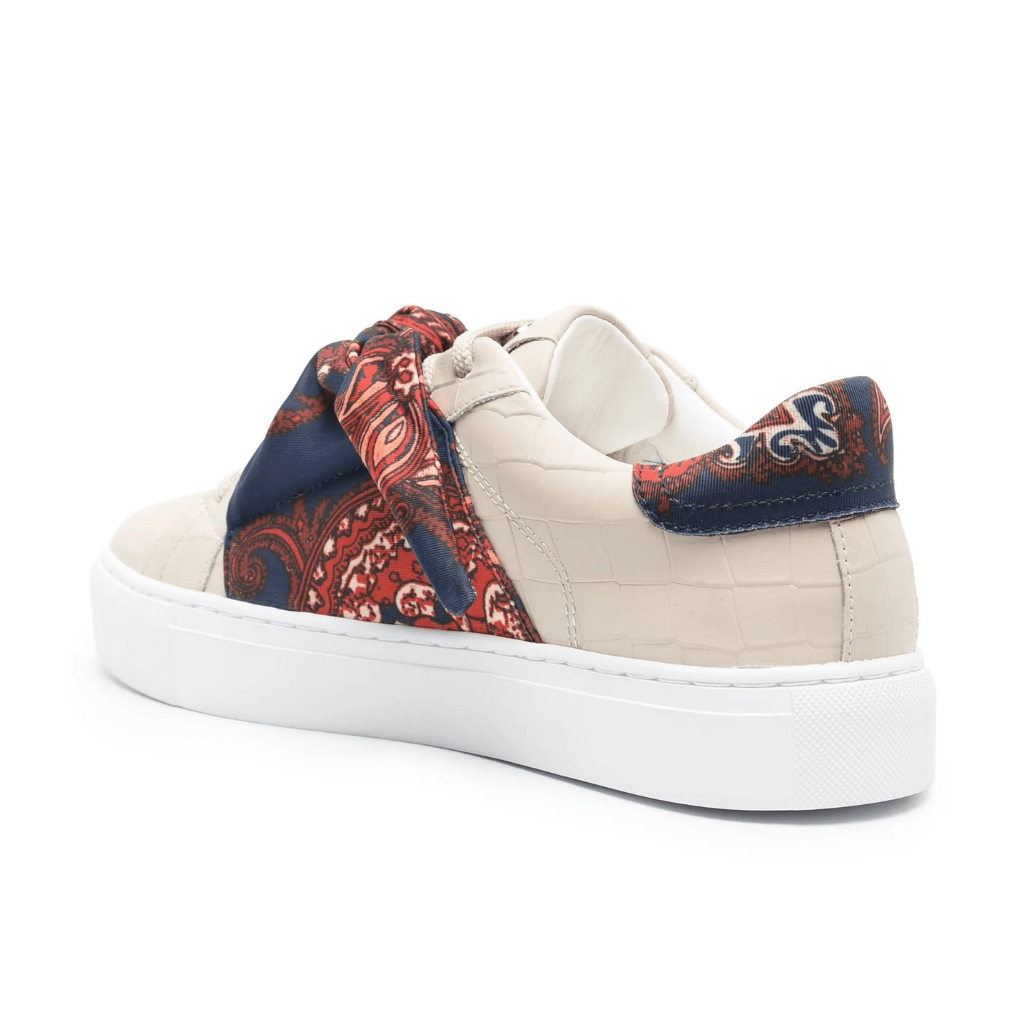 sneakers donna beige multicolore con inserti in tessuto paisley e motivo coccodrillo, vista laterale posteriore.