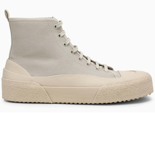 sneaker alta Studio Nicholson in canvas tortora con suola in gomma e chiusura con stringhe.