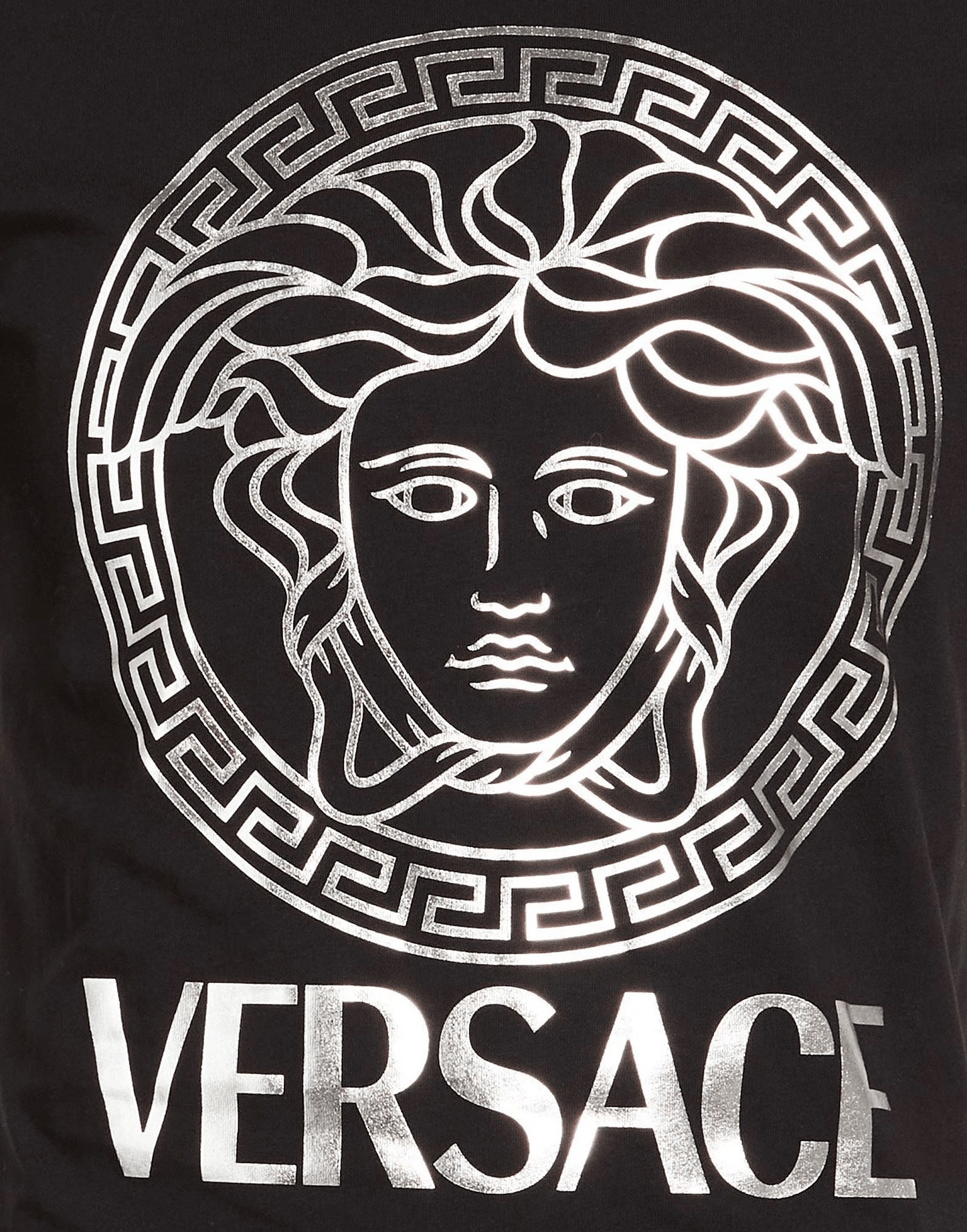 Versace T-Shirt Jersey Nero 210Y10X02X100 con logo metallizzato in nero, taglio contemporaneo e design audace.