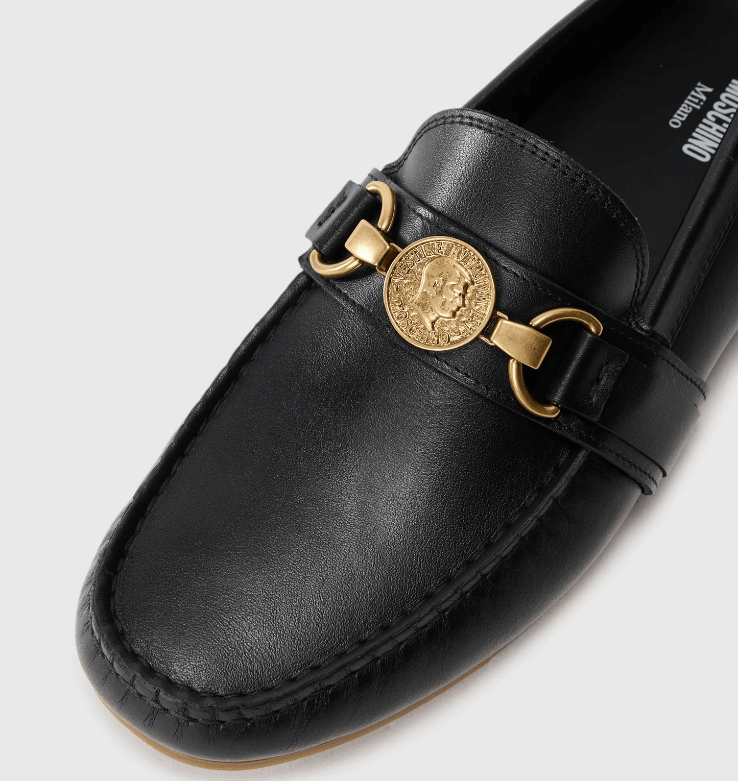 Moschino mocassini pelle in pelle nera con dettaglio decorativo in oro