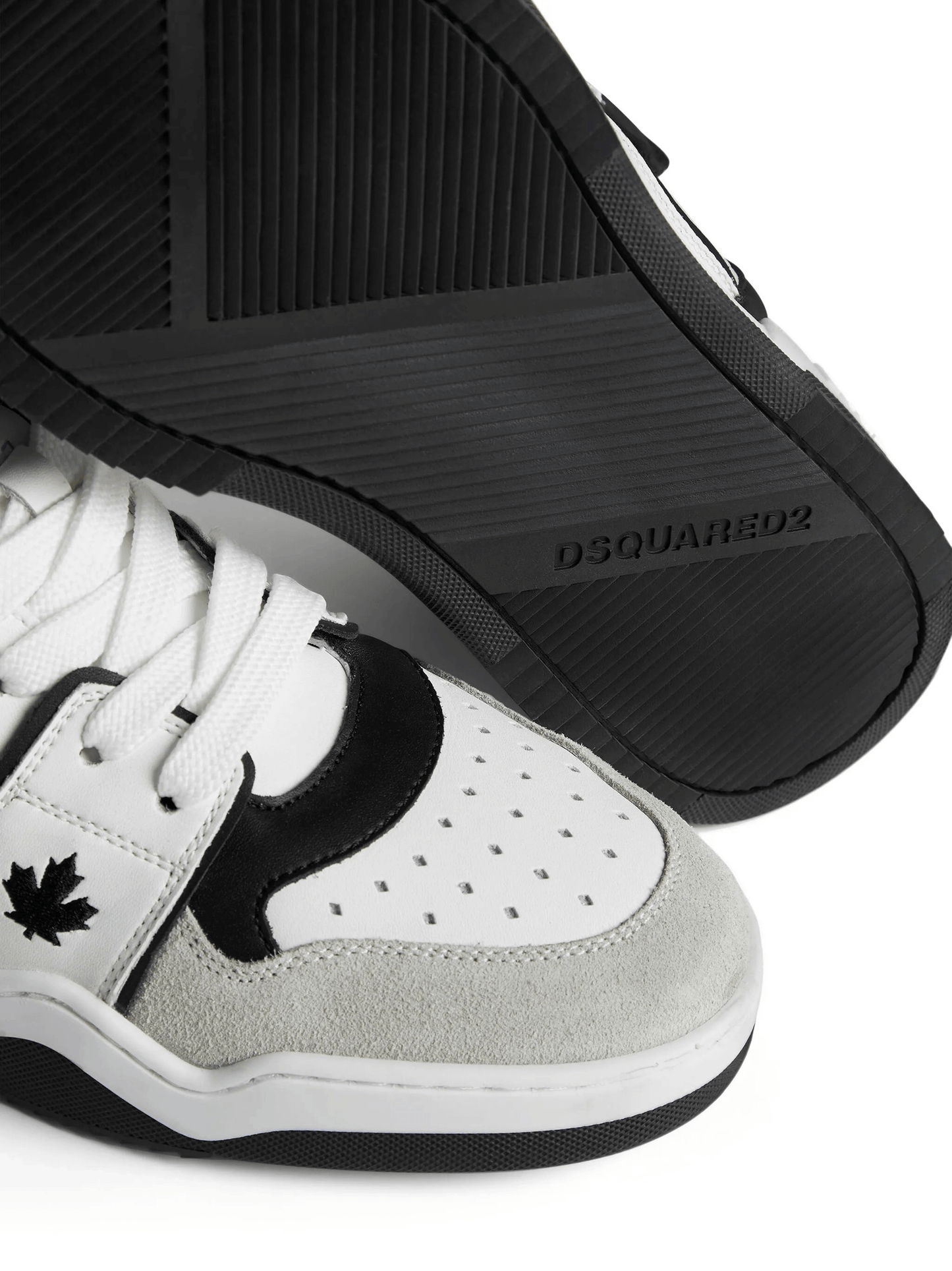 DSQUARED2 Spiker alta sneakers with detailed view of the sole and upper design, showcasing quality craftsmanship.