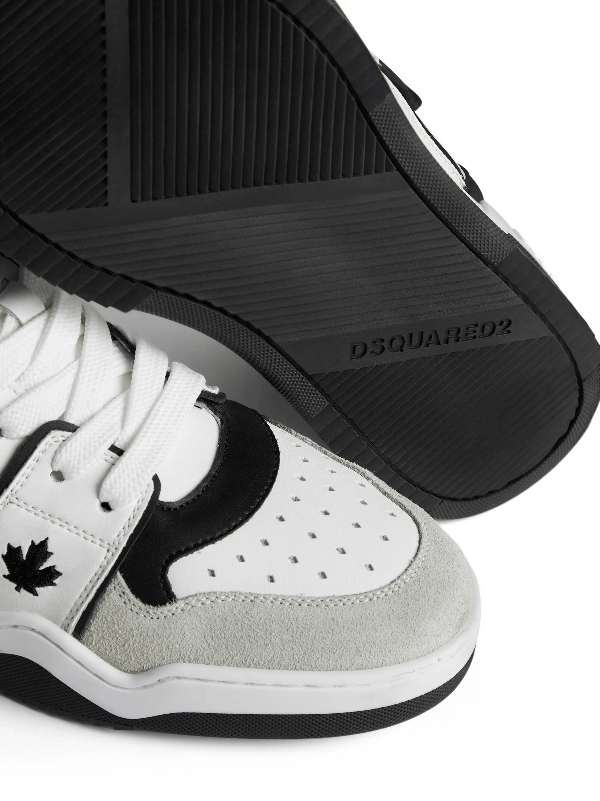 DSQUARED2 Spiker alta sneakers with detailed view of the sole and upper design, showcasing quality craftsmanship.