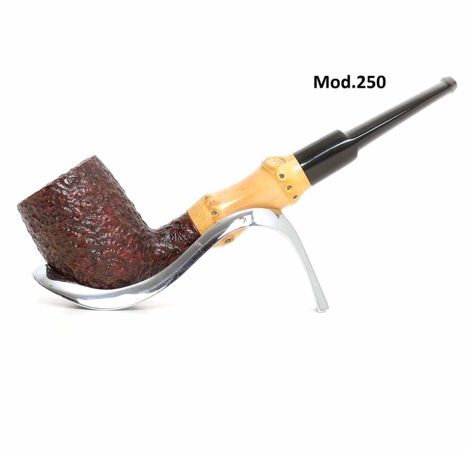 Pipa artigianale in bambù Mod.250 con finitura rusticata e bocchino in ebanite.