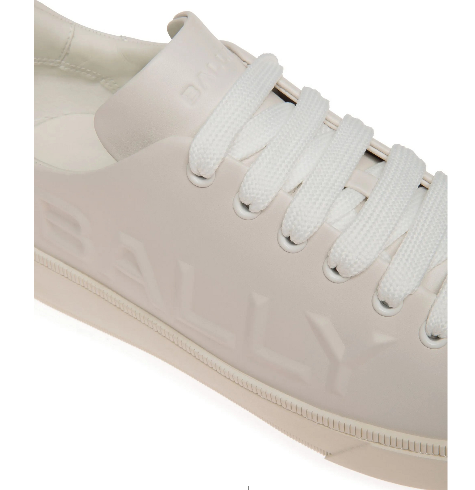 BALLY Sneakers Bianche in Pelle di Vitello, design raffinato e senza tempo, realizzate in pelle di vitello premium.