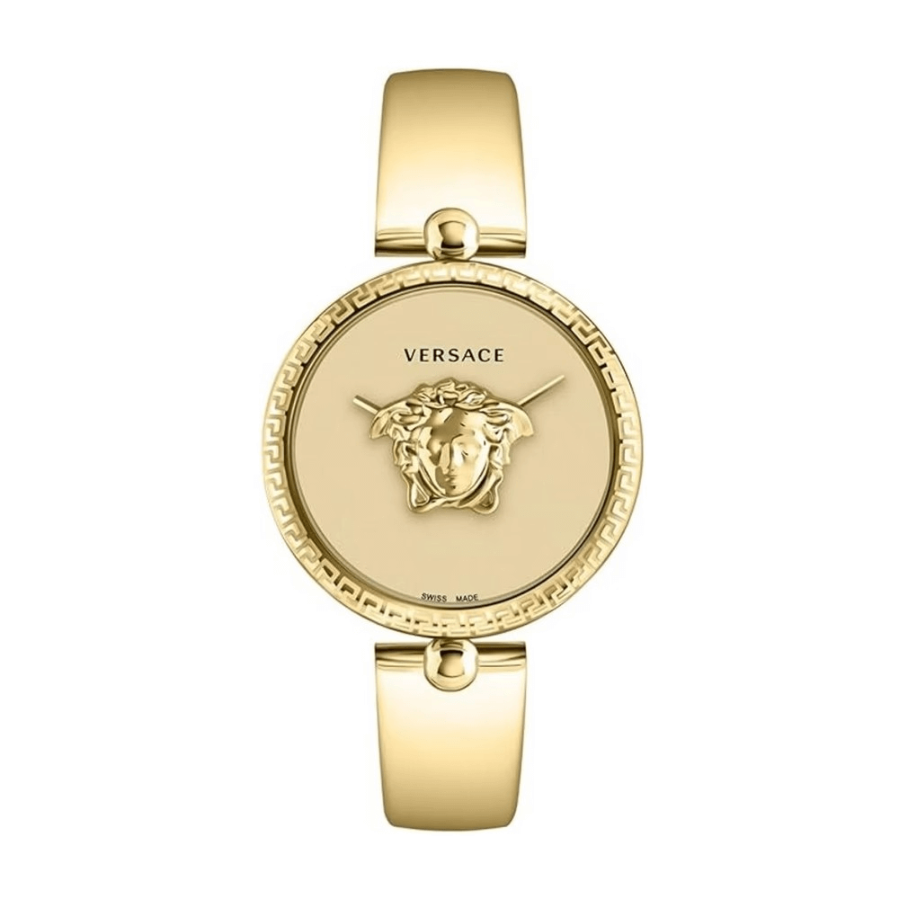 Orologio Versace Donna 900MNTOROL8D (Cassa dorata) Eleva il tuo stile con questo lussuoso orologio Versace Palazzo per donne. Con un bracciale e una cassa in acciaio inossidabile dorato, questo orologio Swiss Made emana eleganza e sofisticatezza. Con un diametro cassa di 39 mm e larghezza bracciale di 18 mm, è un accessorio perfetto per ogni occasione. Resistente all'acqua fino a 5 ATM, questo orologio offre anche funzioni di ora e minuto. Made in Swiss