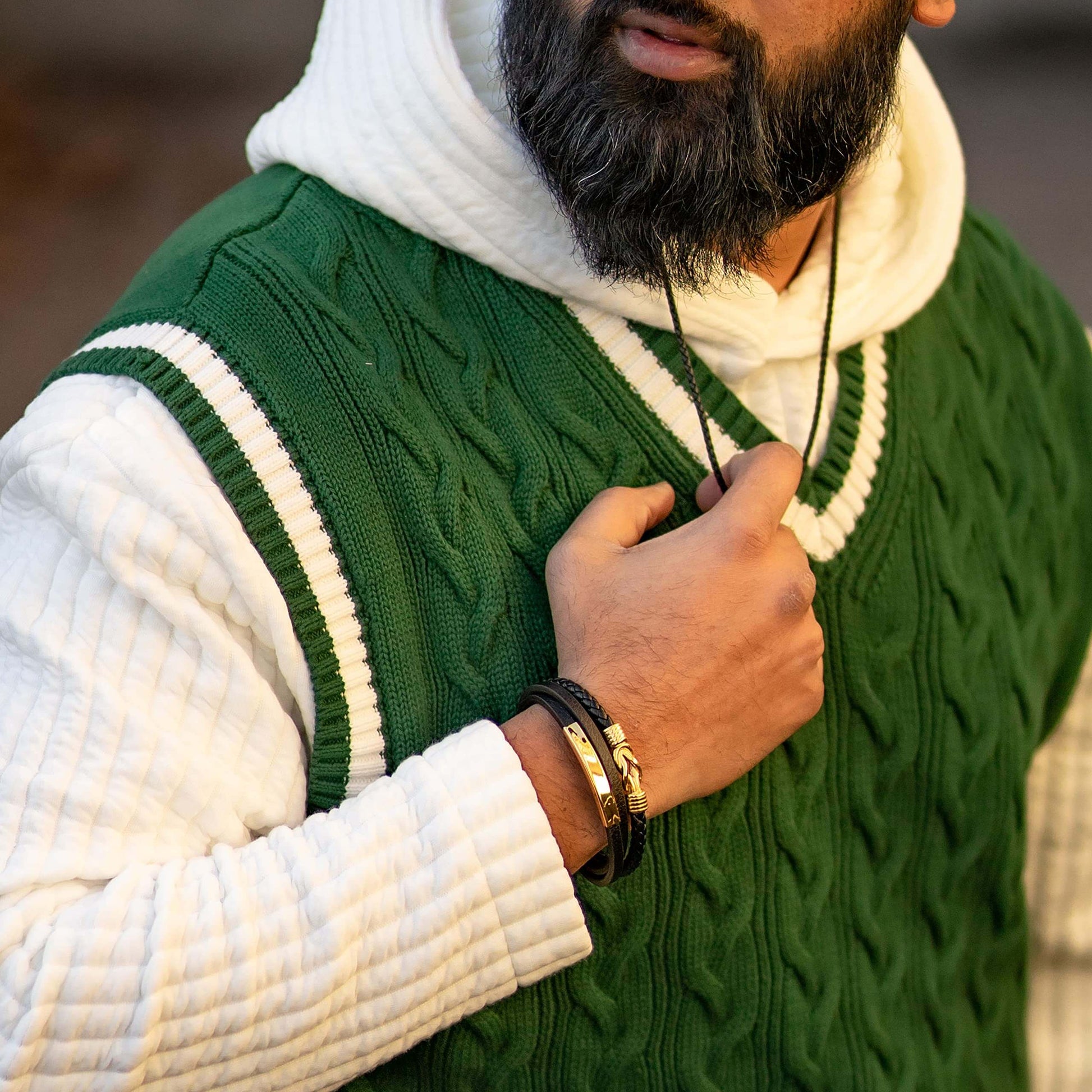 Bracciale argento 925 placcato oro 30M40Z01N40 con dettagli in oro e pelle intrecciata, elegante e moderno.